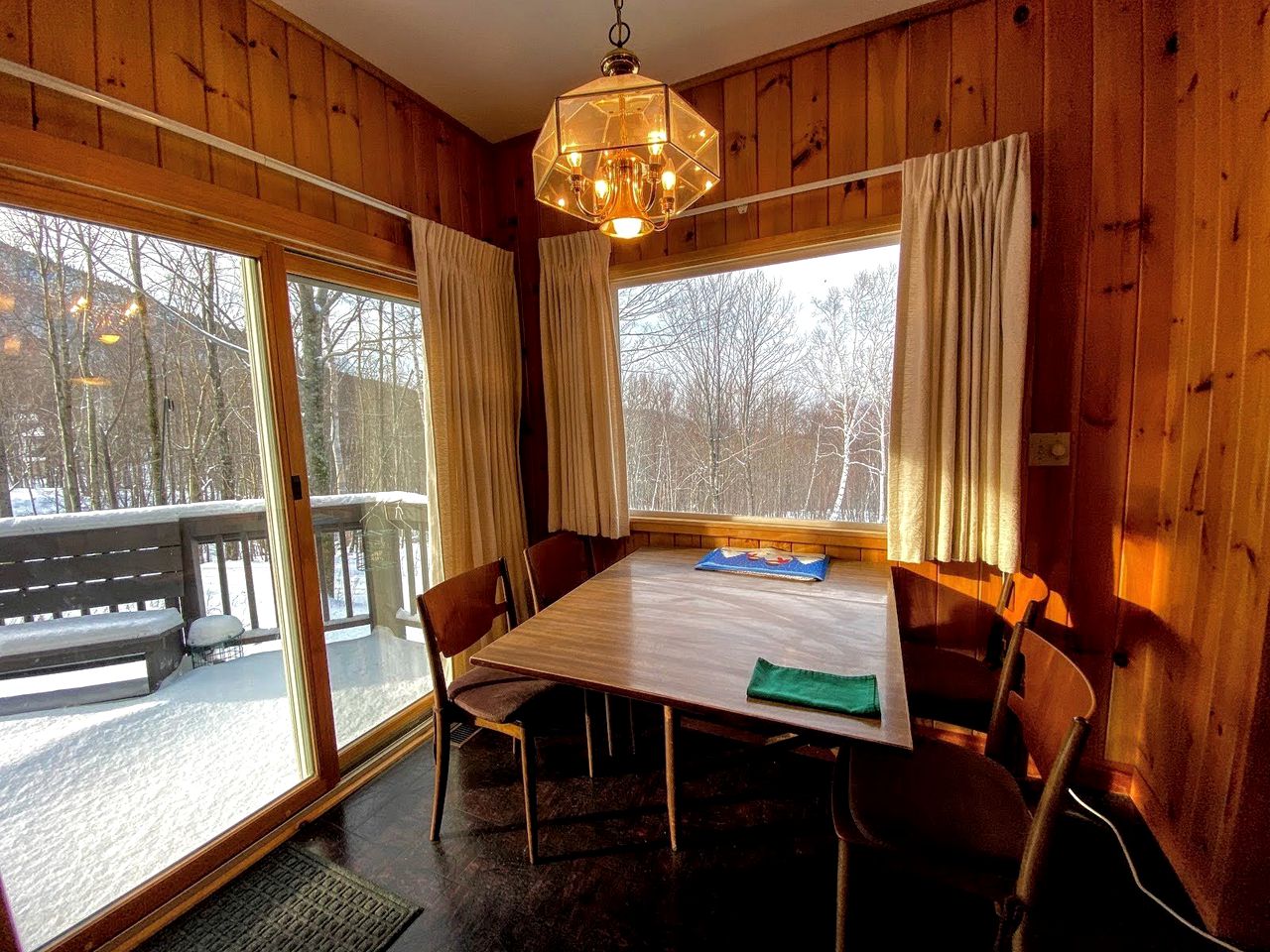 Spacious Retreat for a White Mountains Vacation Getaway