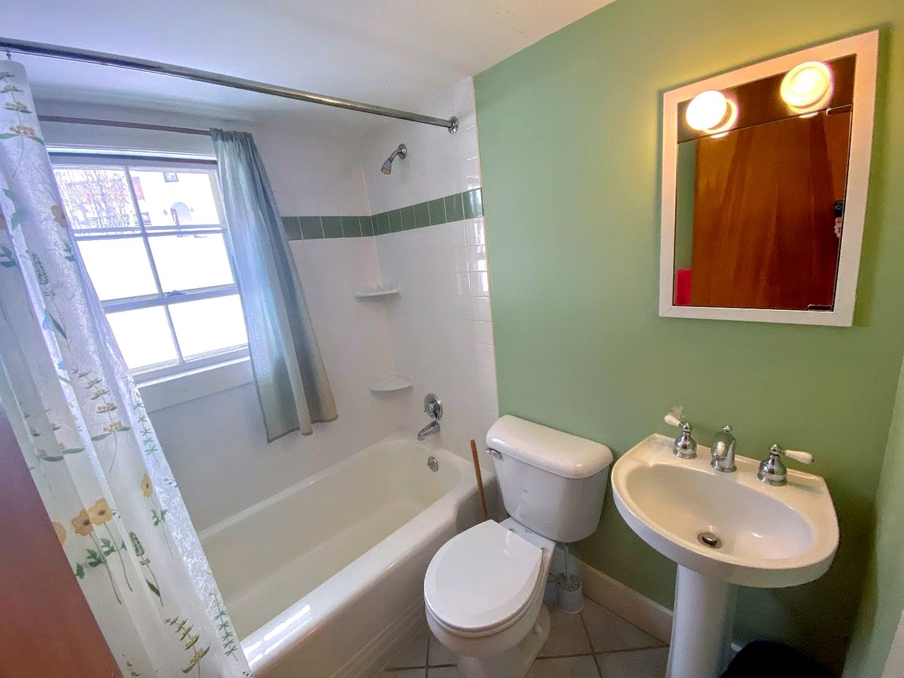 Spacious Retreat for a White Mountains Vacation Getaway