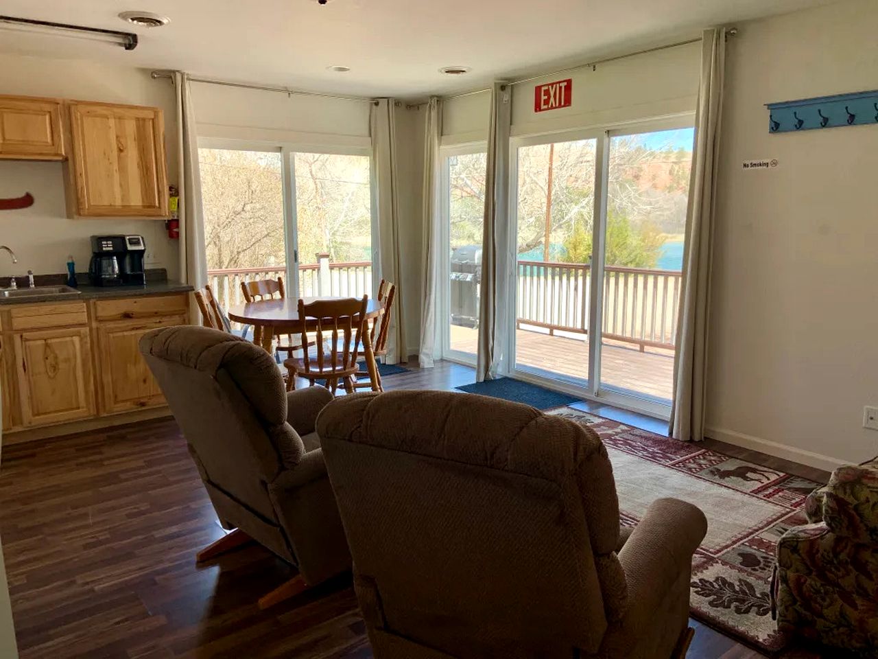 Sweet Cabin with Furnished Patio Suitable for Six in South Dakota