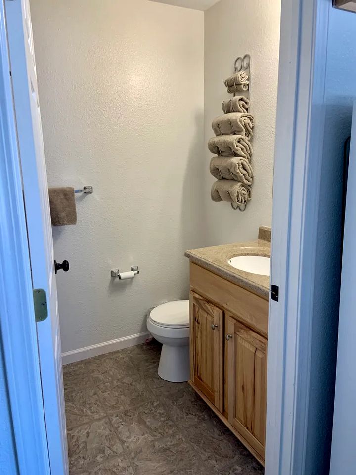 Sweet Cabin with Furnished Patio Suitable for Six in South Dakota