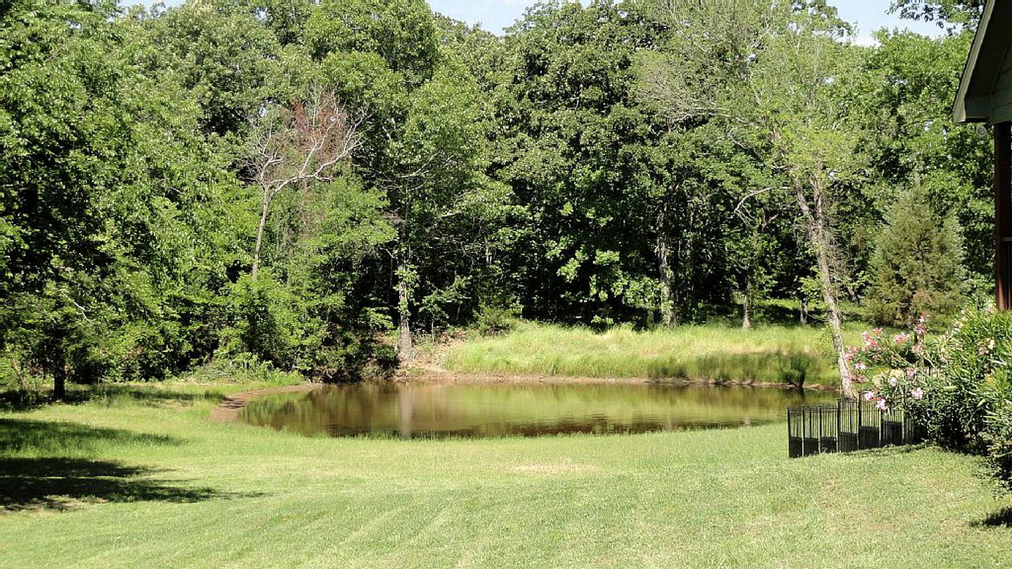 Beautifully Furnished Cottage Rental for 10 near Dallas, Texas