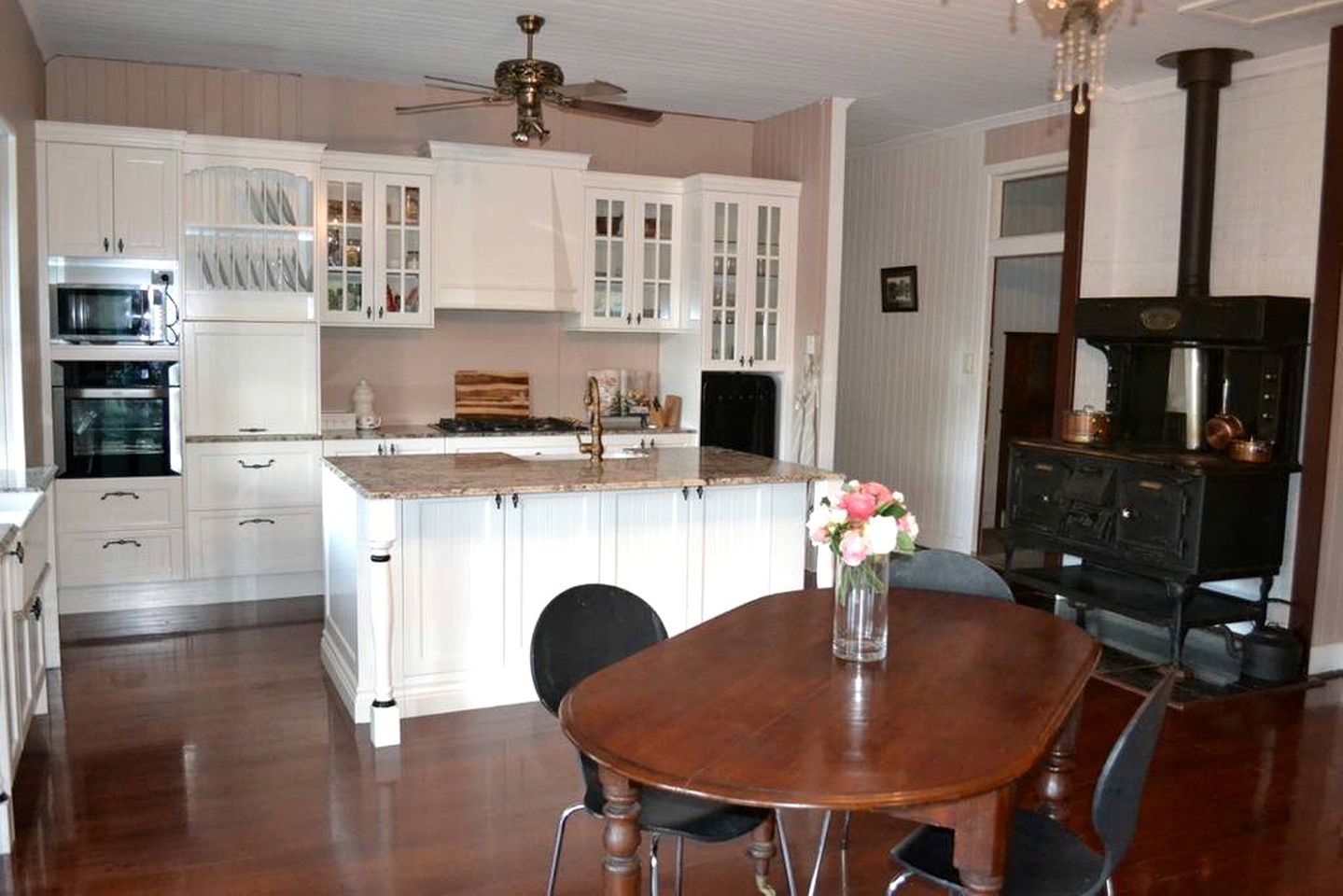 Charming Cabin with Swimming Holes near Lamington National Park, Queensland