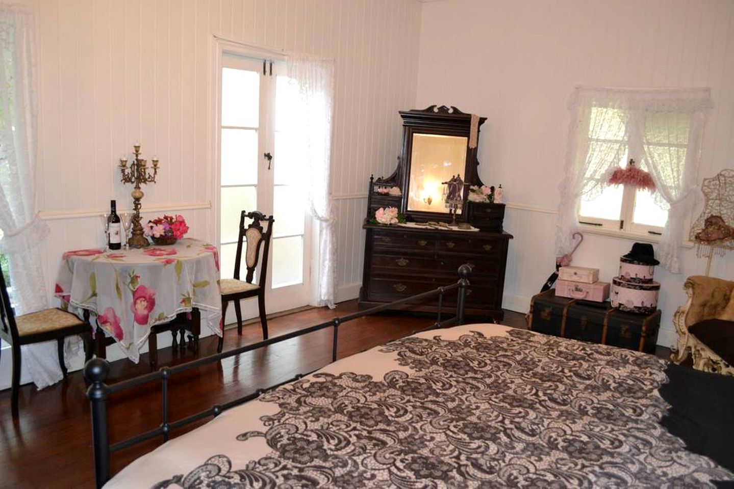 Charming Cabin with Swimming Holes near Lamington National Park, Queensland