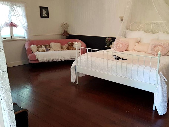 Cabins (Canungra, Queensland, Australia)