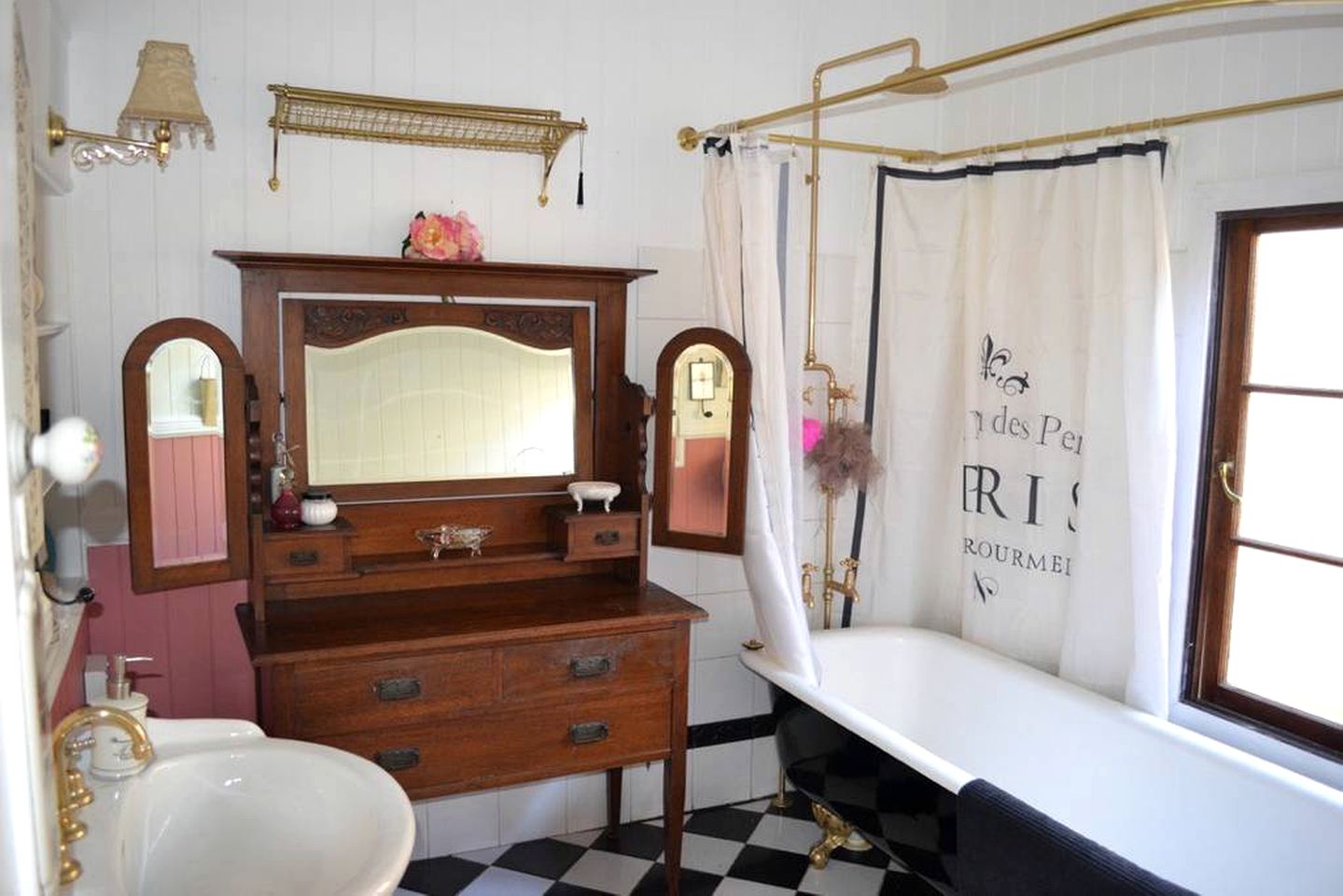 Charming Cabin with Swimming Holes near Lamington National Park, Queensland