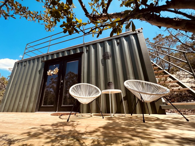 Containers (United States of America, Canyon Lake, Texas)