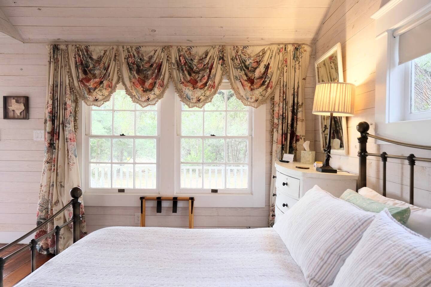 Secluded, Quiet 1B/1B Luxury Private Farm Stay in Fischer, TX