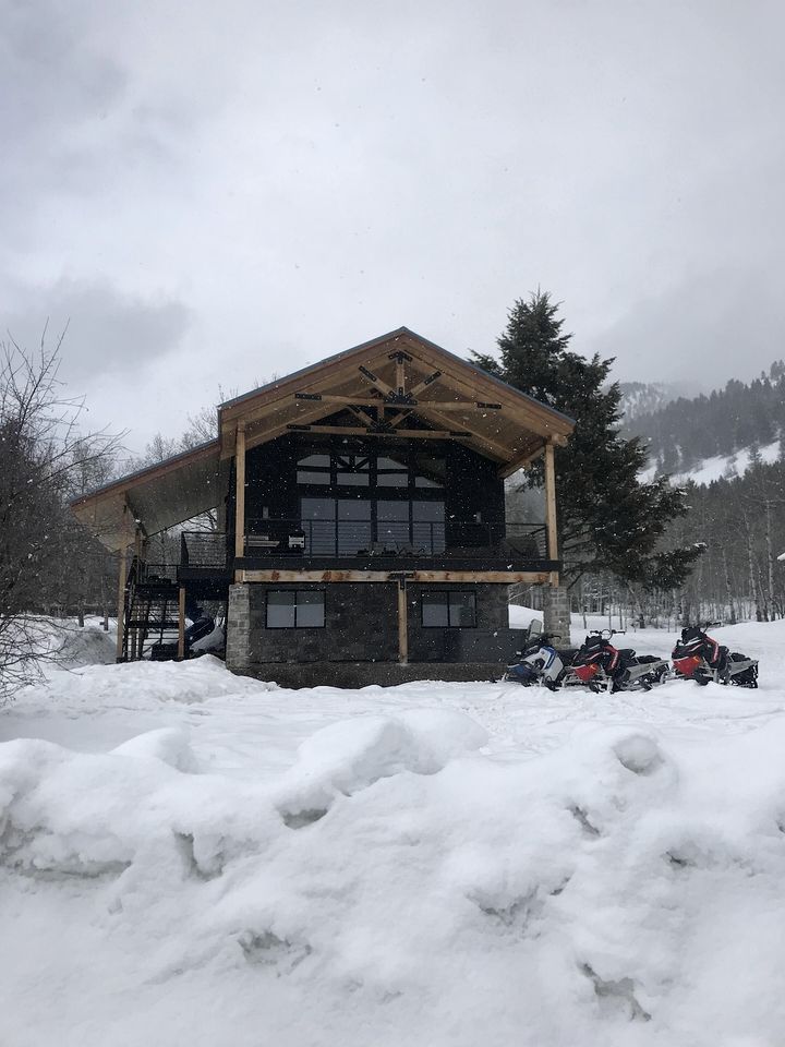 Spacious Mountain-View Retreat with Deck Slide & Jacuzzi near Outdoor Trails in Lincoln, Wyoming