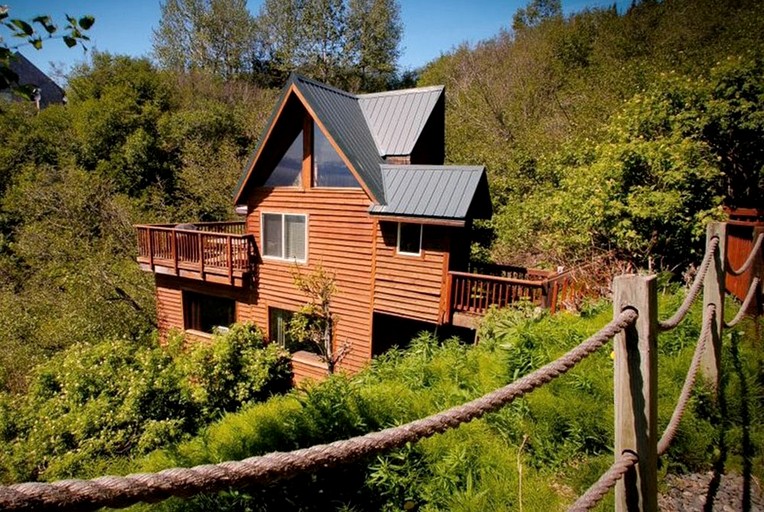 Rustic Cabin Rental with Gorgeous Bay Views in Homer, Alaska | Cabins (Homer, Alaska, United States of America)