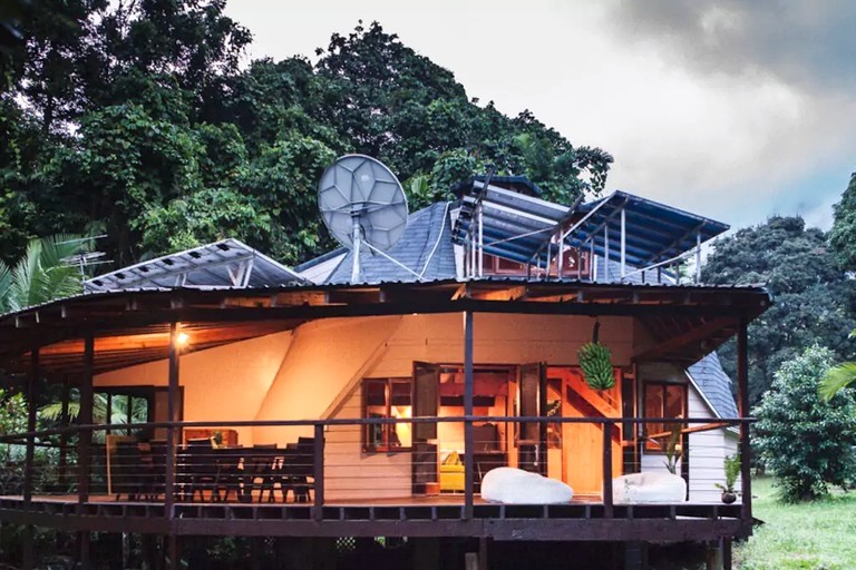 Australia, Cape Tribulation top cabin getaway for family holidays.