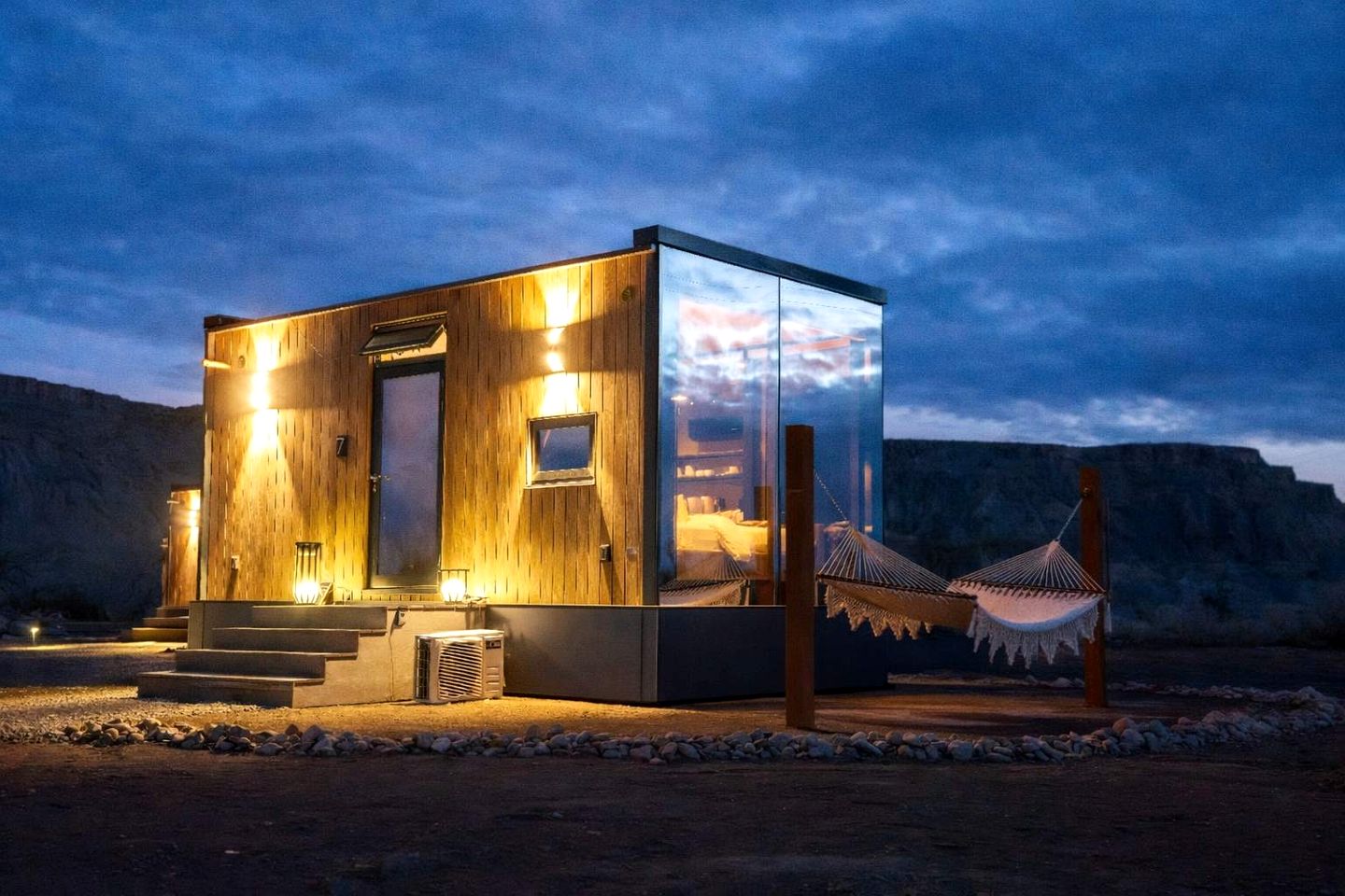 Modern Mirror Cabin Retreat with Stargazing & Desert Views near Capitol Reef, Torrey Utah
