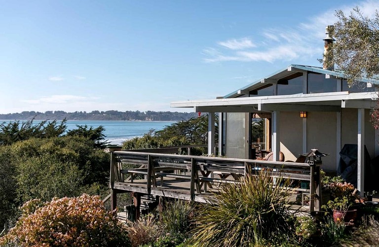 Luxury Coastal Retreat: Ocean View Glamping Destination in California