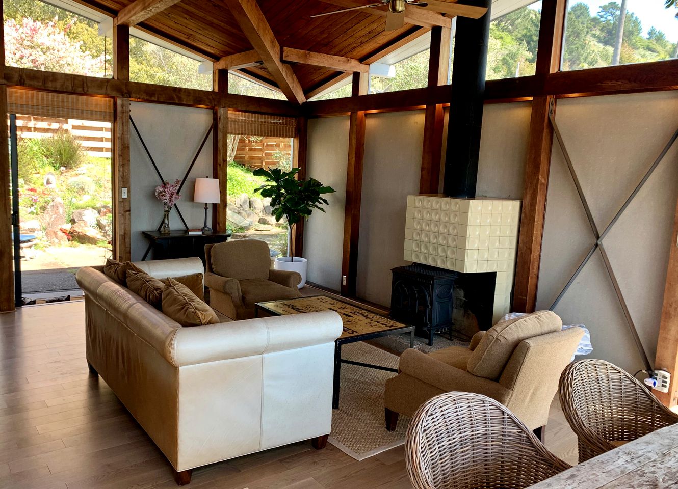 Luxury Coastal Retreat: Ocean View Glamping Destination in California