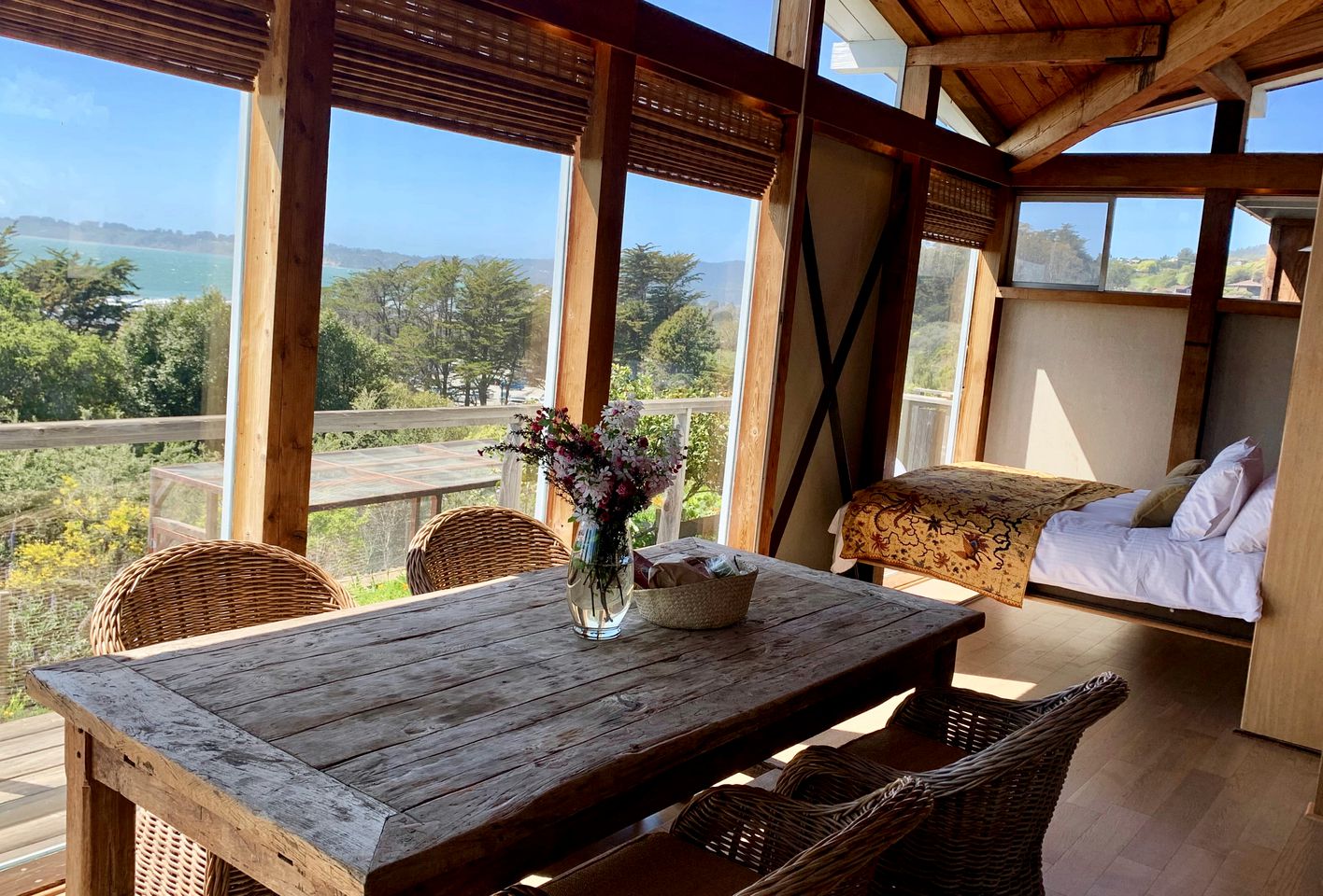 Luxury Coastal Retreat: Ocean View Glamping Destination in California