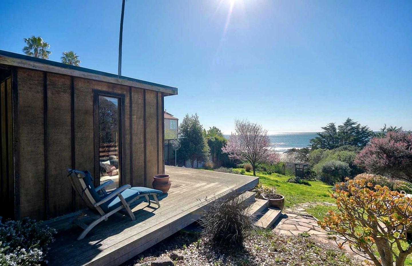 Luxury Coastal Retreat: Ocean View Glamping Destination in California