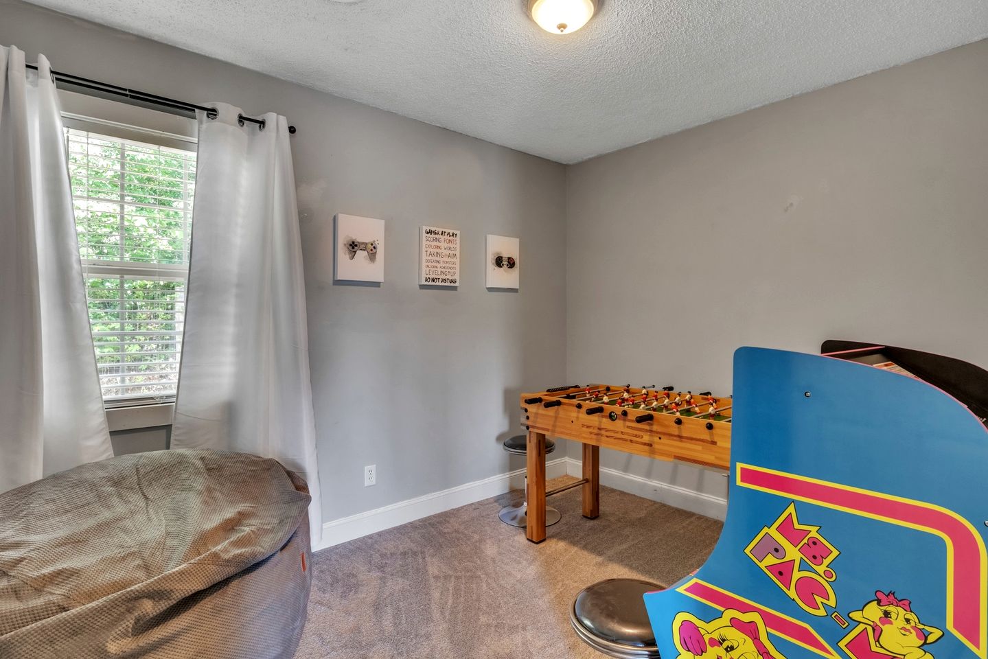 Pet-Friendly Cabin with Foosball Table Ideal for Small Families in Sevierville, Tennessee