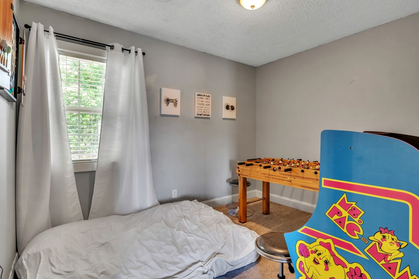 Pet-Friendly Cabin with Foosball Table Ideal for Small Families in Sevierville, Tennessee