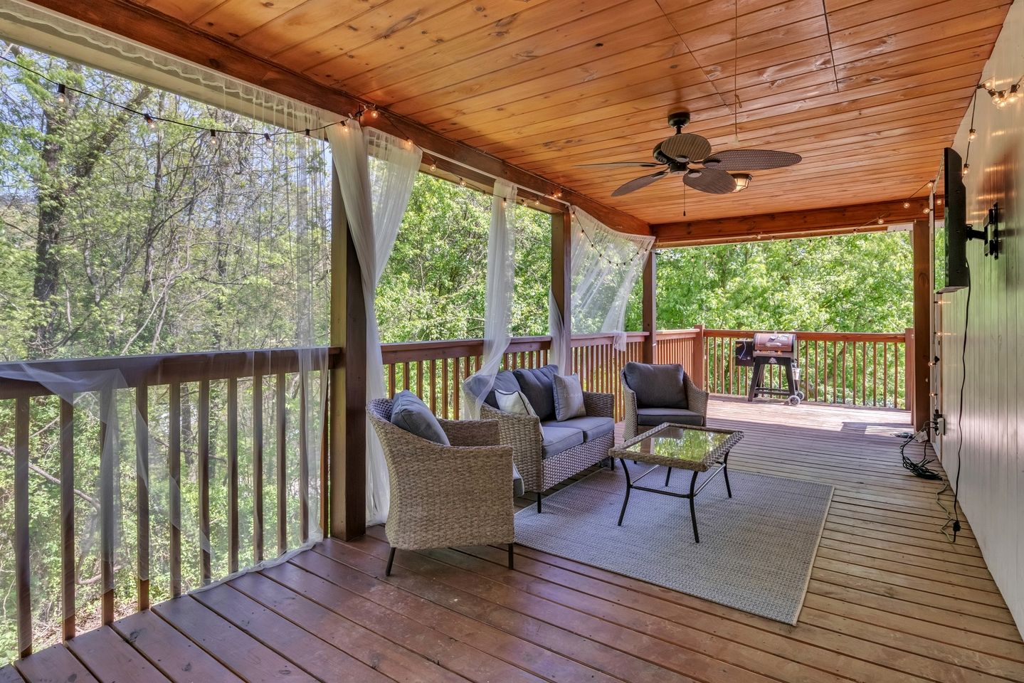 Pet-Friendly Cabin with Foosball Table Ideal for Small Families in Sevierville, Tennessee