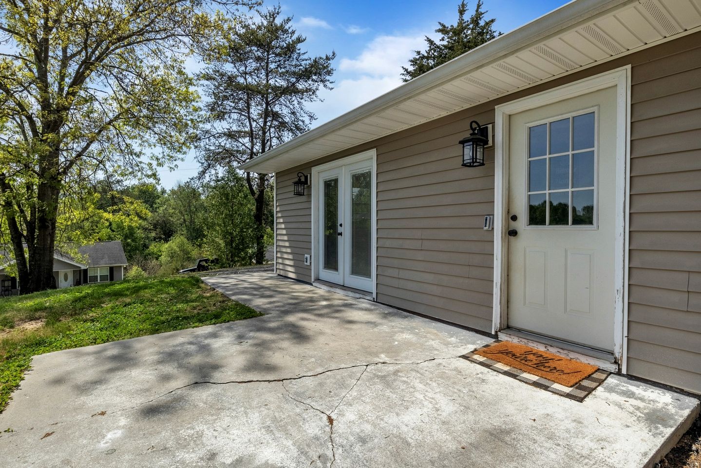 Pet-Friendly Cabin with Foosball Table Ideal for Small Families in Sevierville, Tennessee
