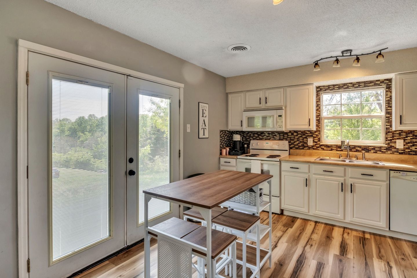 Pet-Friendly Cabin with Foosball Table Ideal for Small Families in Sevierville, Tennessee
