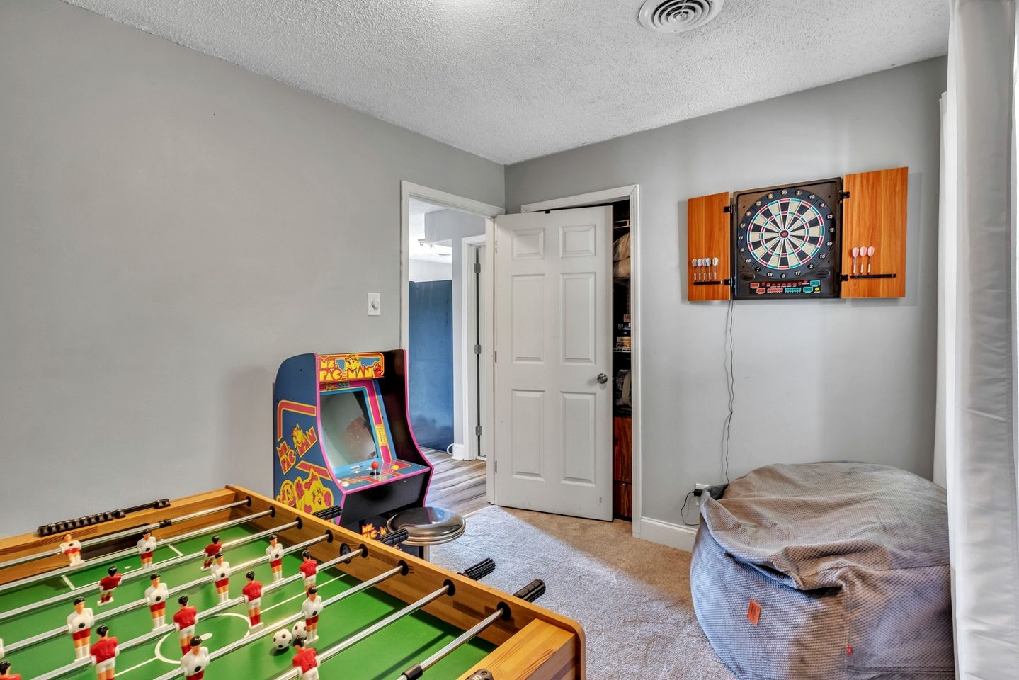 Pet-Friendly Cabin with Foosball Table Ideal for Small Families in Sevierville, Tennessee