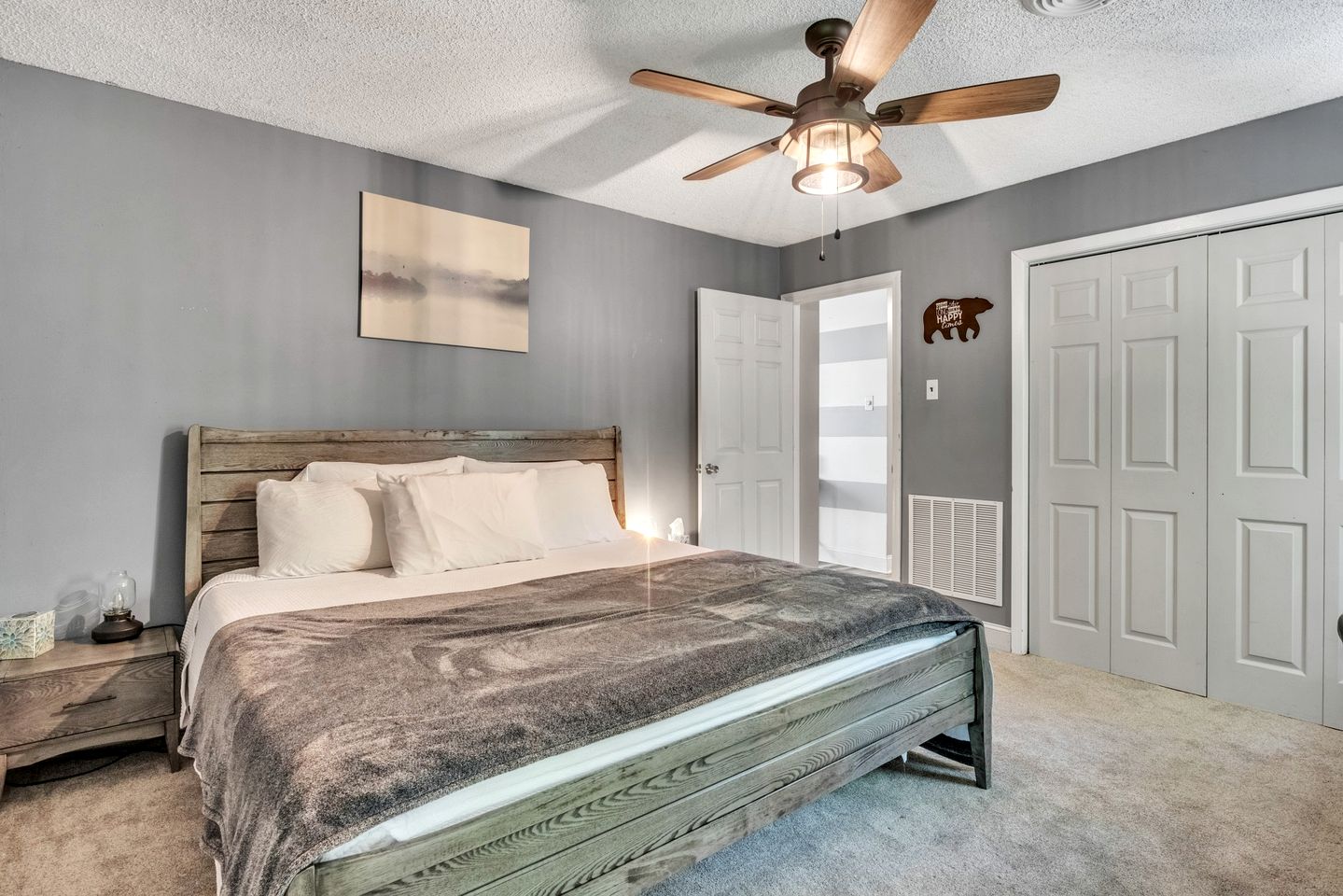 Pet-Friendly Cabin with Foosball Table Ideal for Small Families in Sevierville, Tennessee