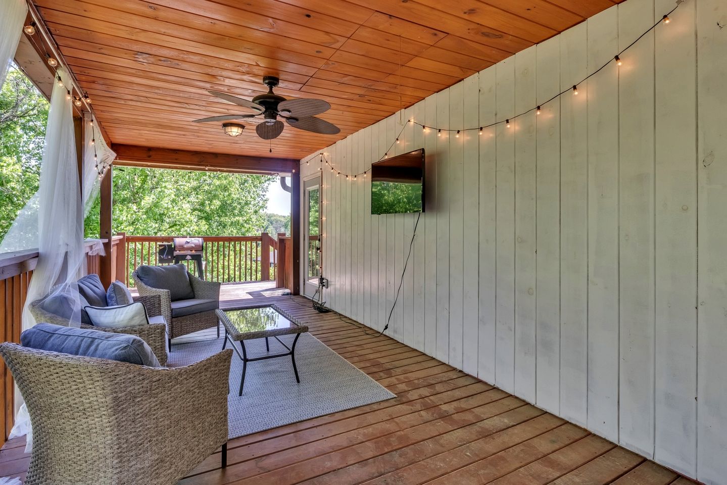 Pet-Friendly Cabin with Foosball Table Ideal for Small Families in Sevierville, Tennessee