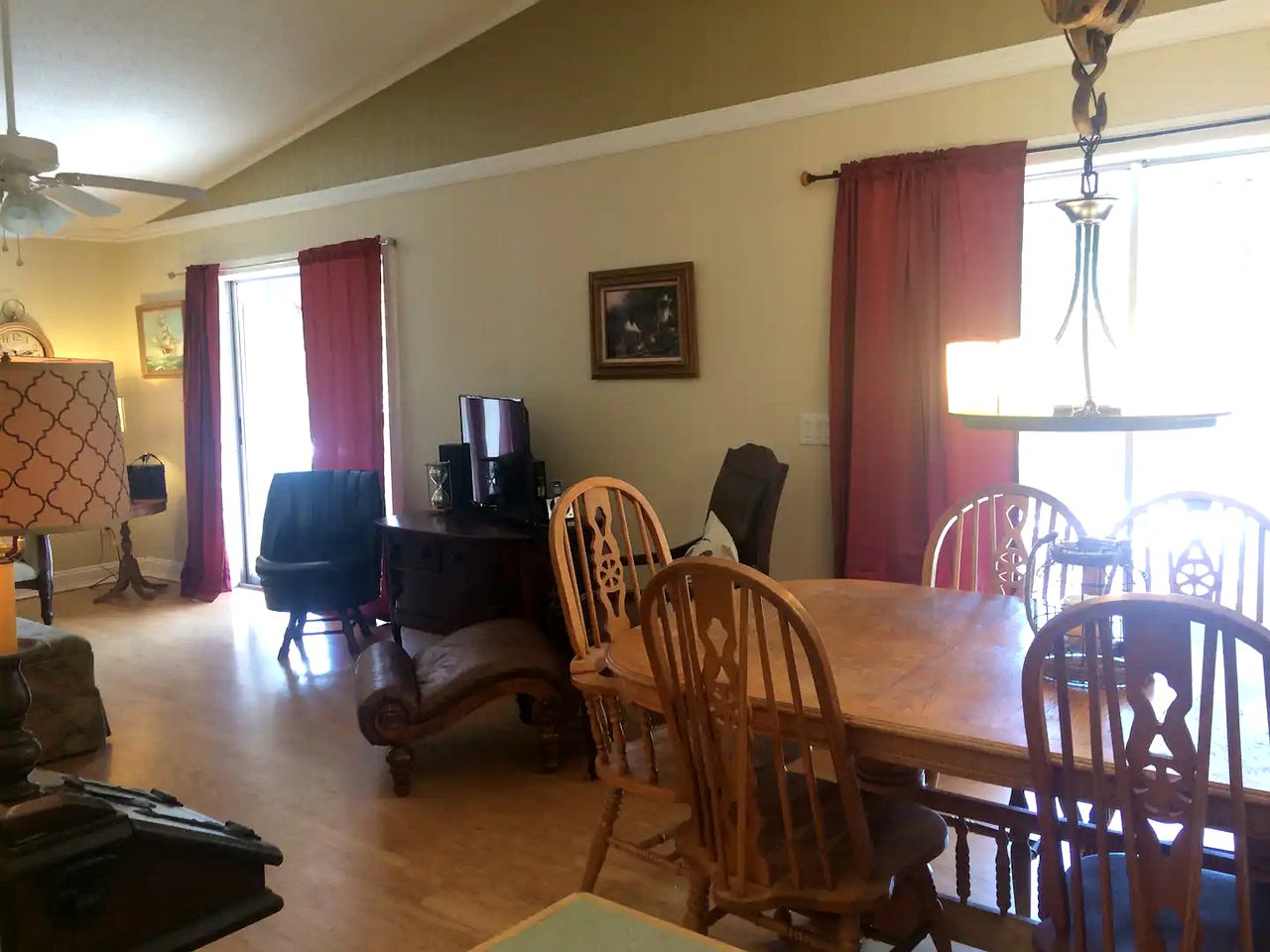 Charming Cottage with River Access in Weeki Wachee, Florida