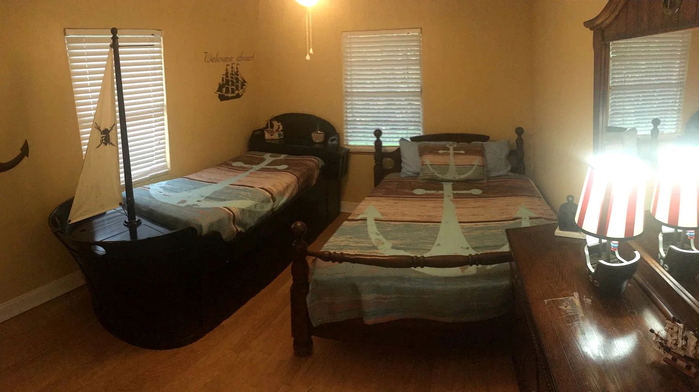 Charming Cottage with River Access in Weeki Wachee, Florida