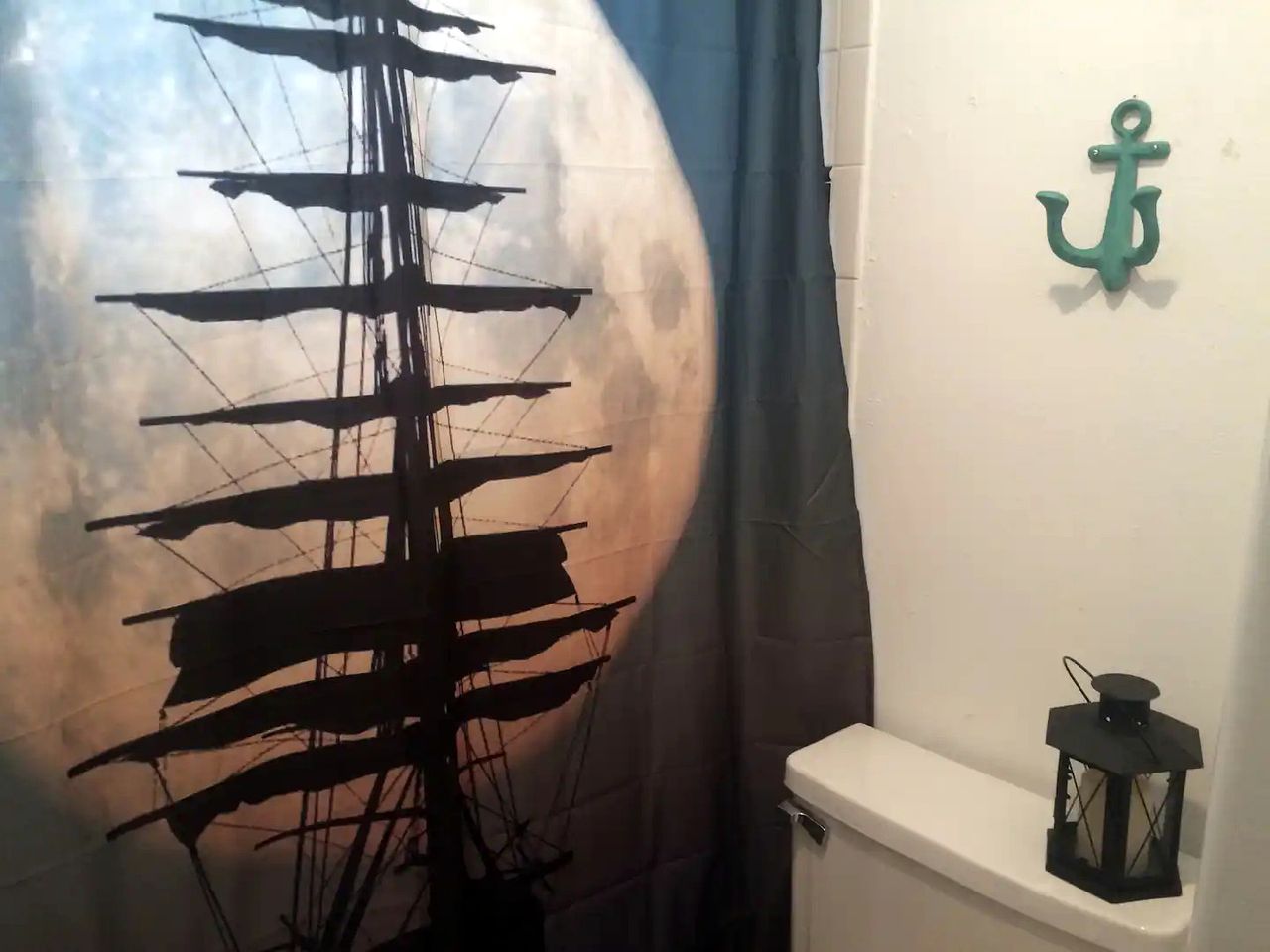 Charming Cottage with River Access in Weeki Wachee, Florida