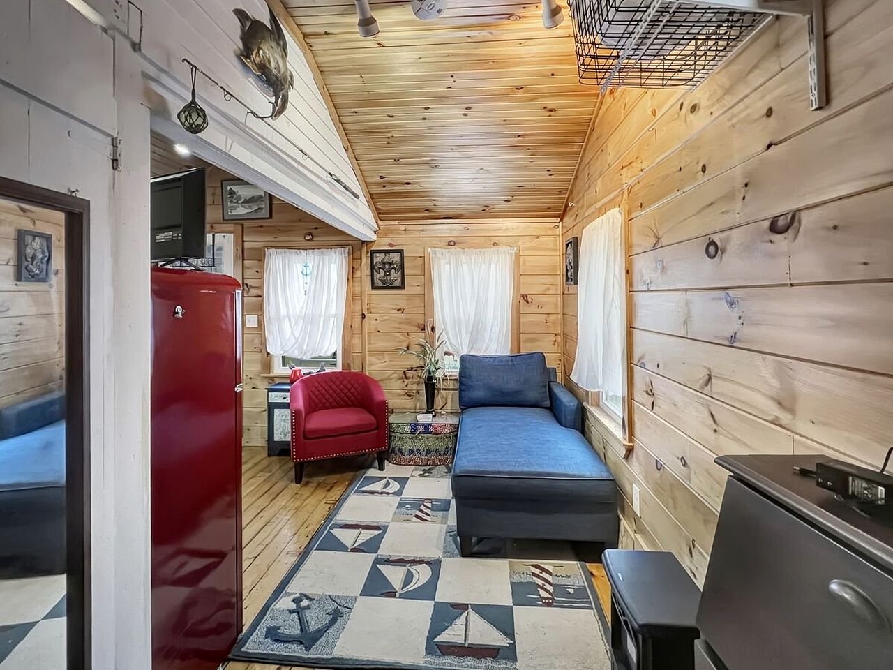 Charming Pet-Friendly Tiny Cottage with Pool and Trails near Ogunquit, Maine