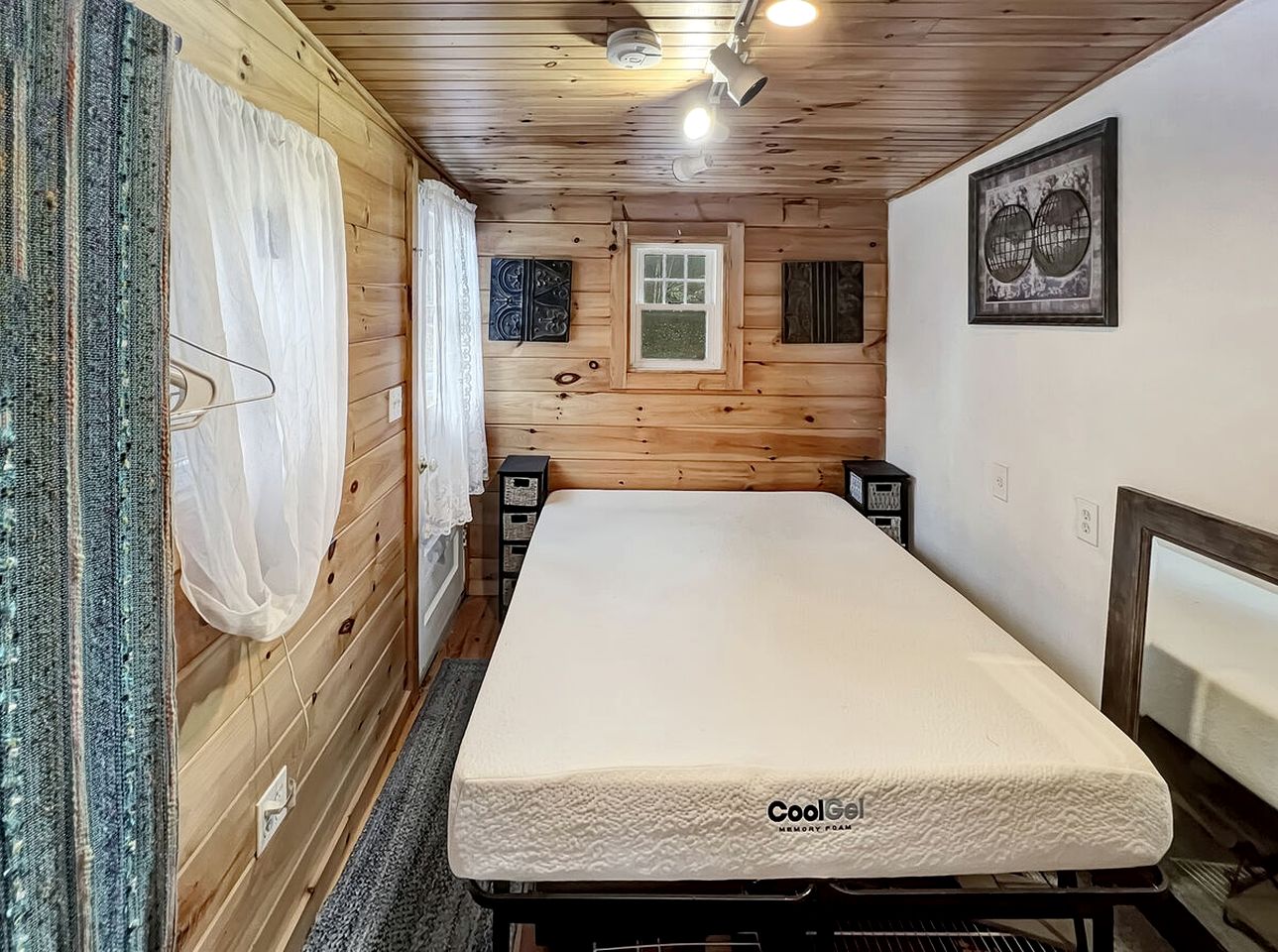 Charming Pet-Friendly Tiny Cottage with Pool and Trails near Ogunquit, Maine