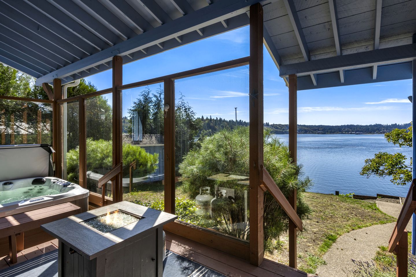 Chic Waterfront Retreat with Covered Porch and Hot-Tub in Washington