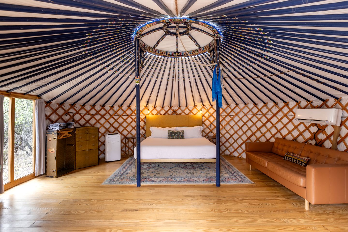 Peaceful Romantic Yurt with Hot Tub in Wimberley, Texas