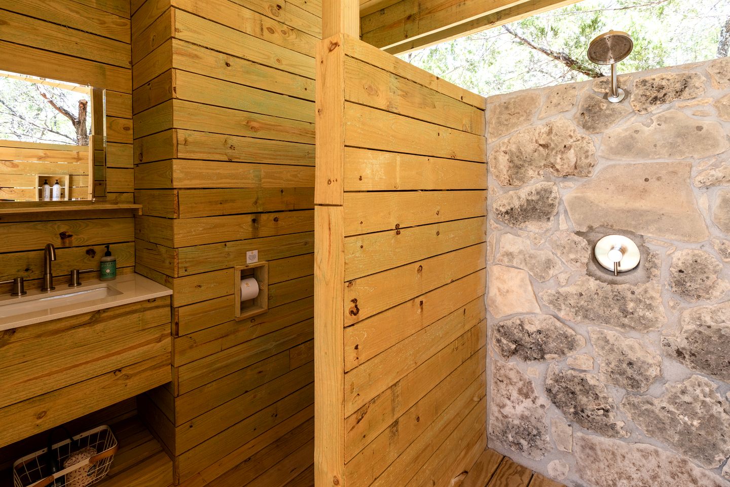 Peaceful Romantic Yurt with Hot Tub in Wimberley, Texas