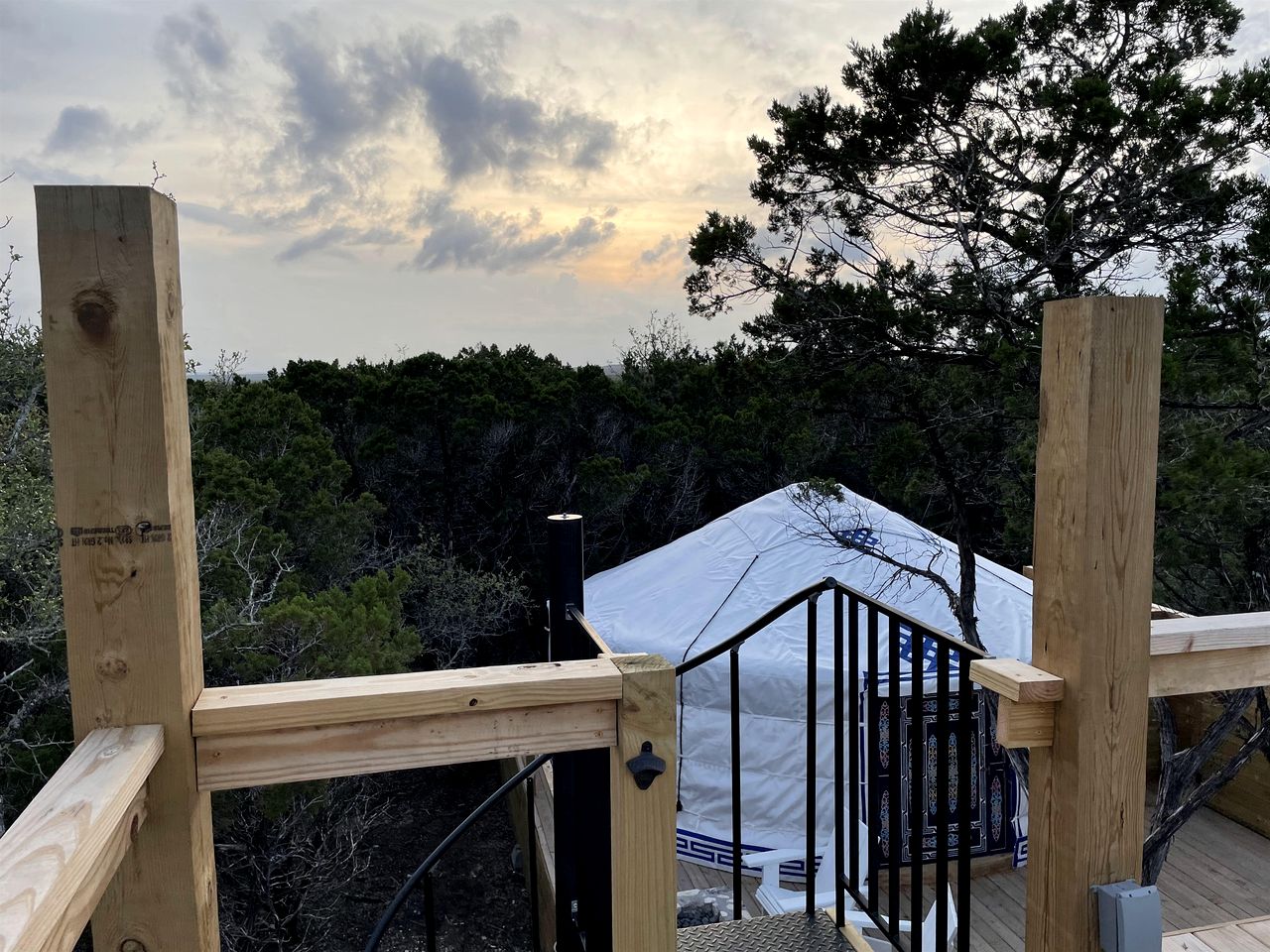 Peaceful Romantic Yurt with Hot Tub in Wimberley, Texas