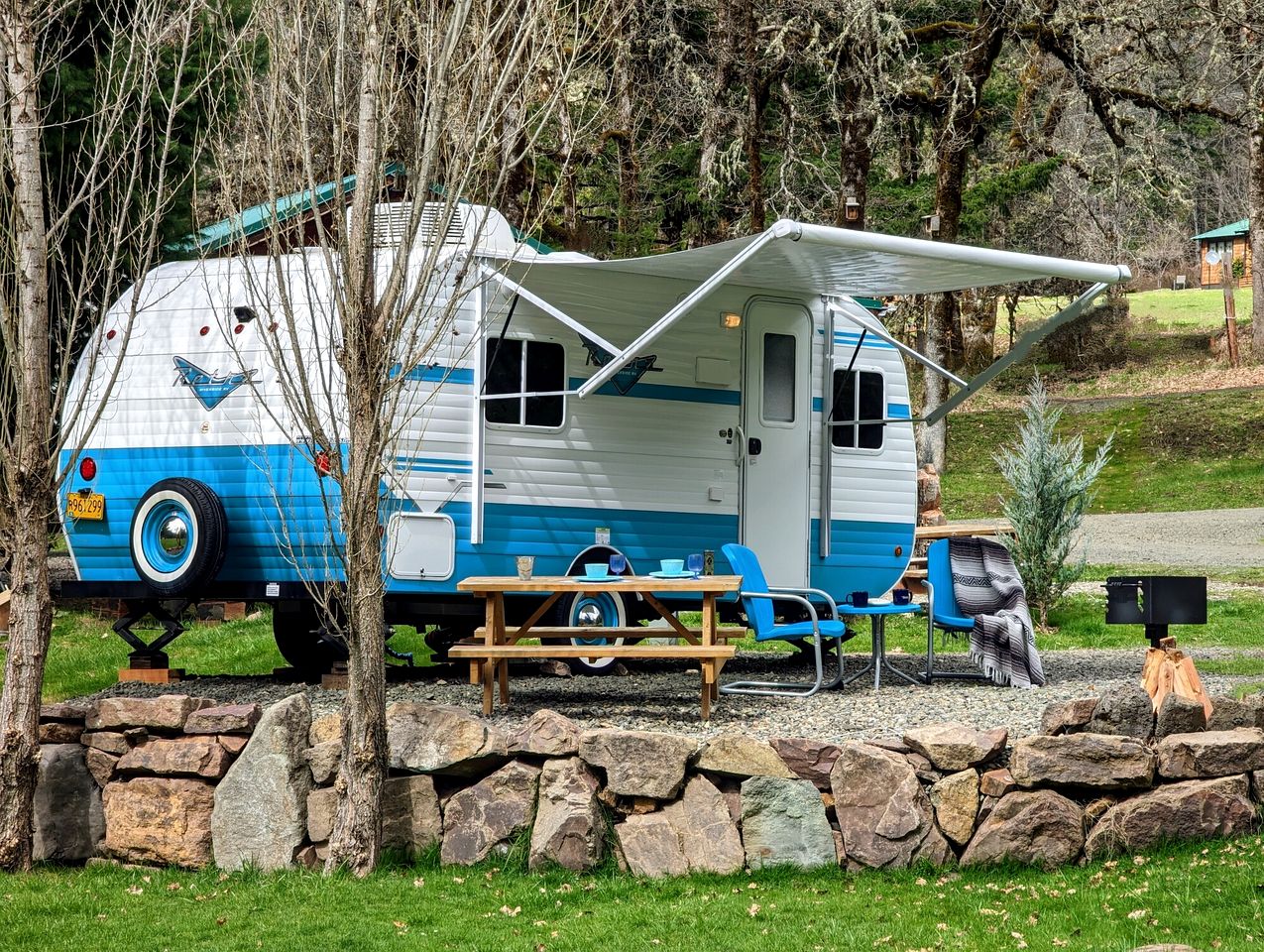 Classic & Cute 1950's Inspired Retro Camper, Idleyld Park, OR