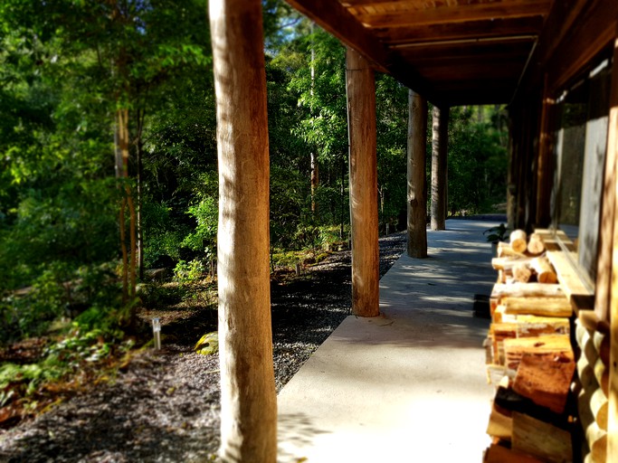 Log Cabins (Main Creek, New South Wales, Australia)