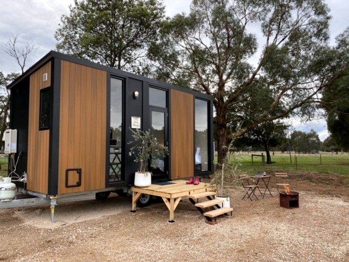 Eco-Friendly Tiny House with Farmland Views in Victoria