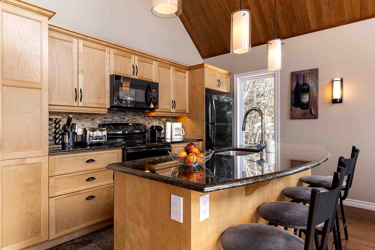 Stylish Vacation Rental with Hot Tub and Four-Sided Fireplace for Family Getaway in Charlevoix, Quebec