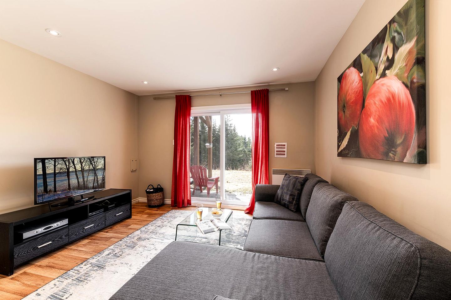 Stylish Vacation Rental with Hot Tub and Four-Sided Fireplace for Family Getaway in Charlevoix, Quebec