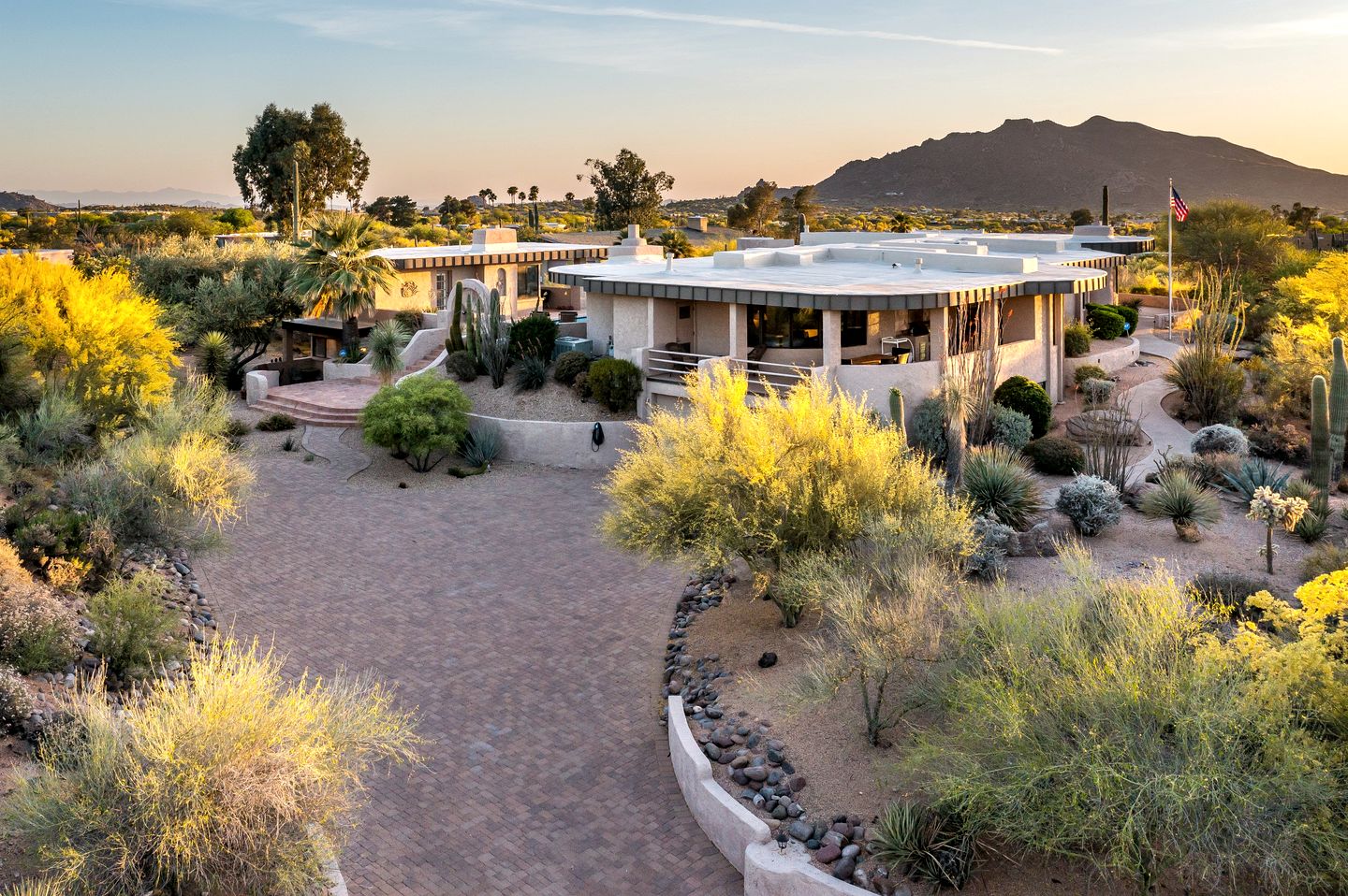 Carefree Crest: Jaw Dropping Views in Scottsdale, AZ