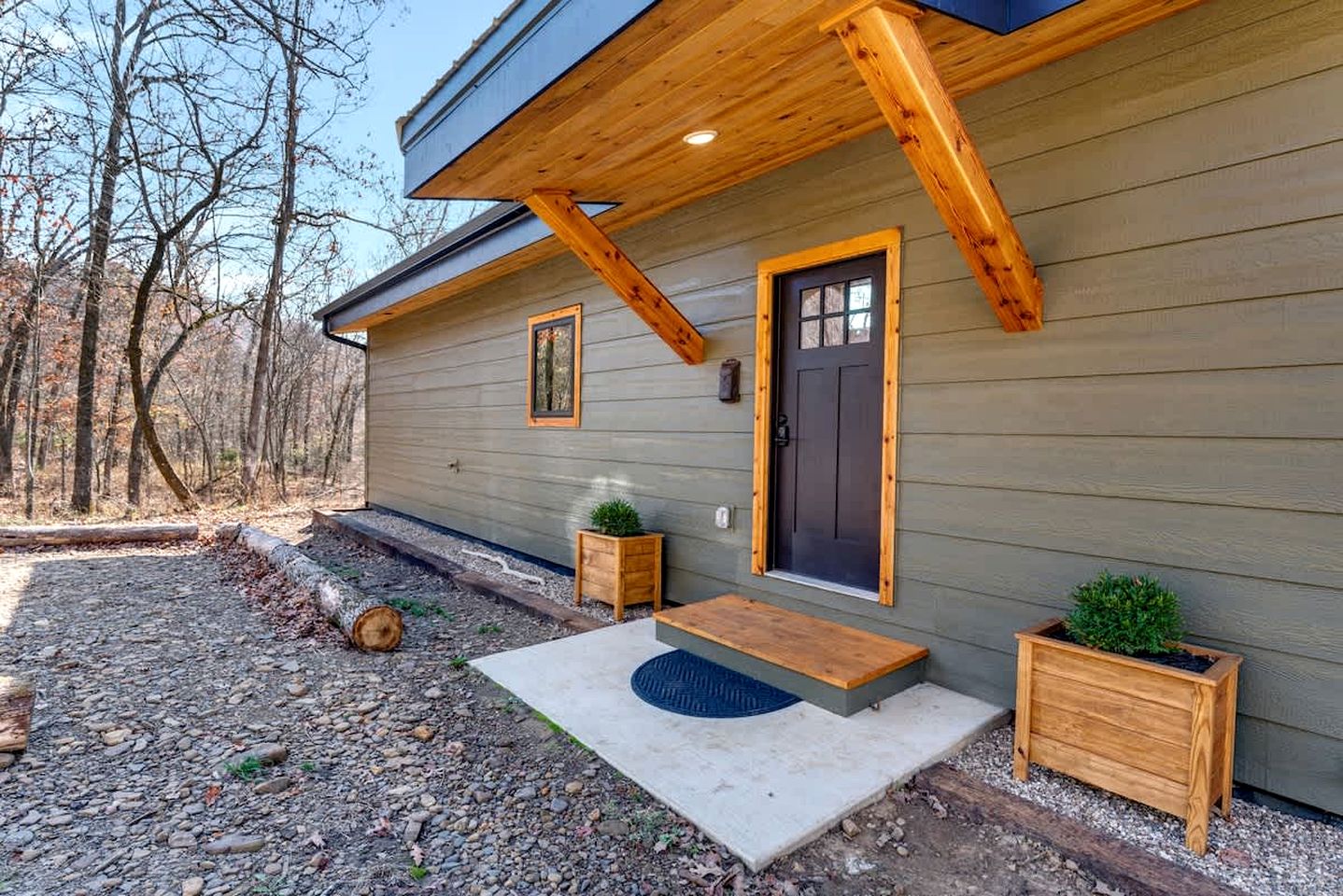 Secluded Riverfront Cabin with Scenic Bluffs near Fayetteville, Arkansas