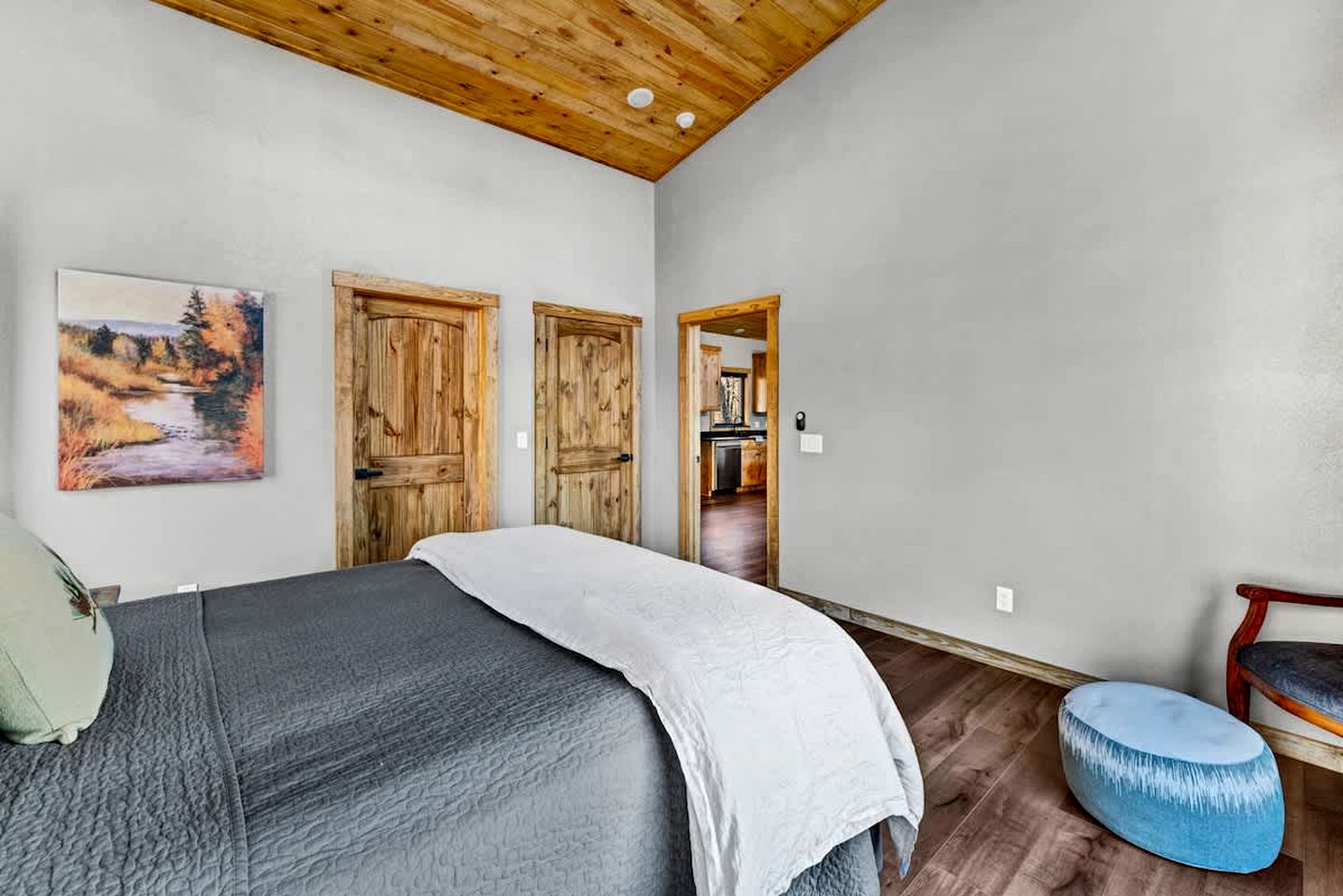 Secluded Riverfront Cabin with Scenic Bluffs near Fayetteville, Arkansas