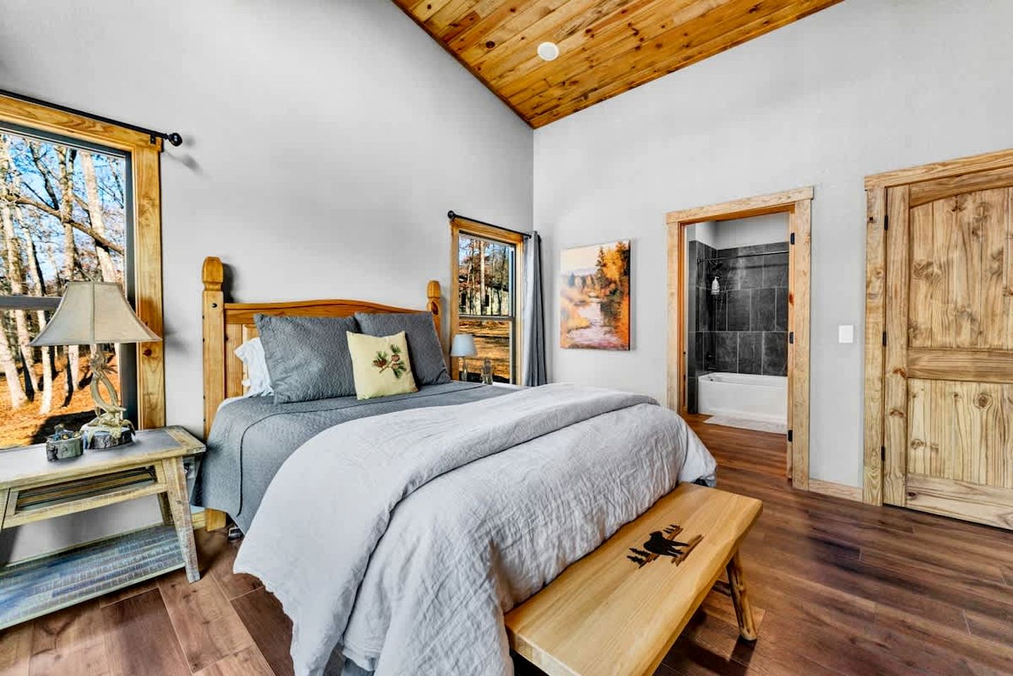 Secluded Riverfront Cabin with Scenic Bluffs near Fayetteville, Arkansas