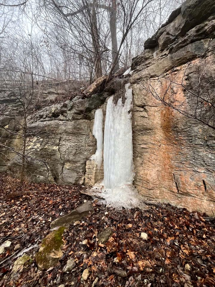 Secluded Riverfront Cabin with Scenic Bluffs near Fayetteville, Arkansas