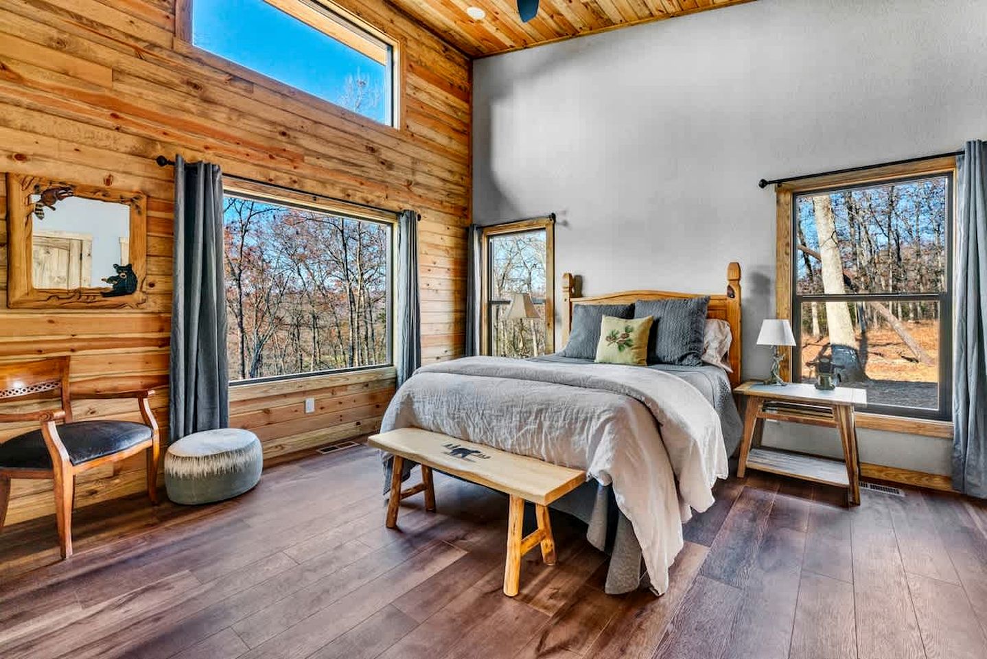 Secluded Riverfront Cabin with Scenic Bluffs near Fayetteville, Arkansas