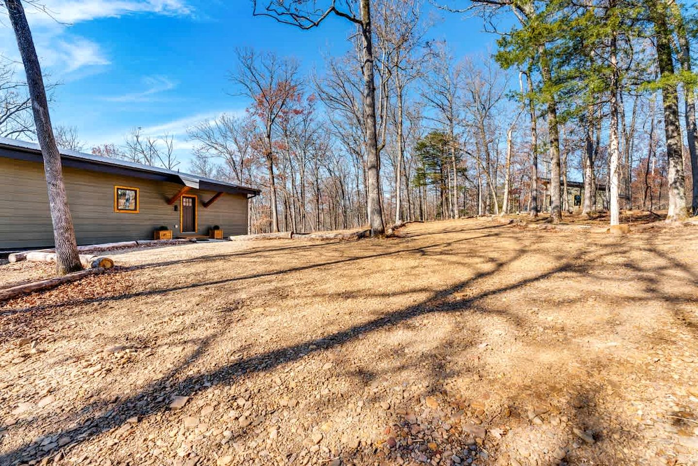 Secluded Riverfront Cabin with Scenic Bluffs near Fayetteville, Arkansas