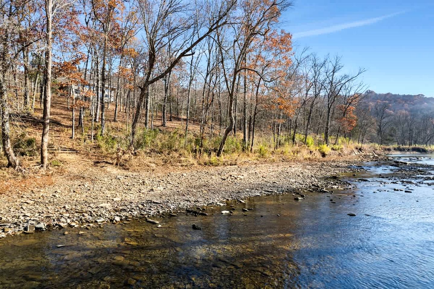 Secluded Riverfront Cabin with Scenic Bluffs near Fayetteville, Arkansas