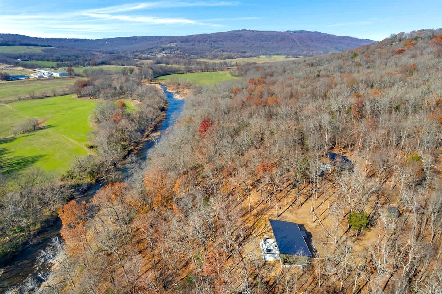 Secluded Riverfront Cabin with Scenic Bluffs near Fayetteville, Arkansas